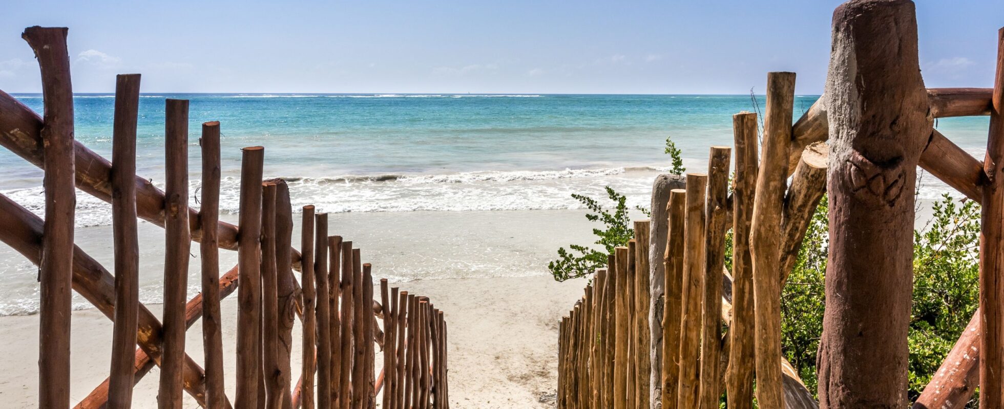 Sti ned til stranden ved Diani Beach.