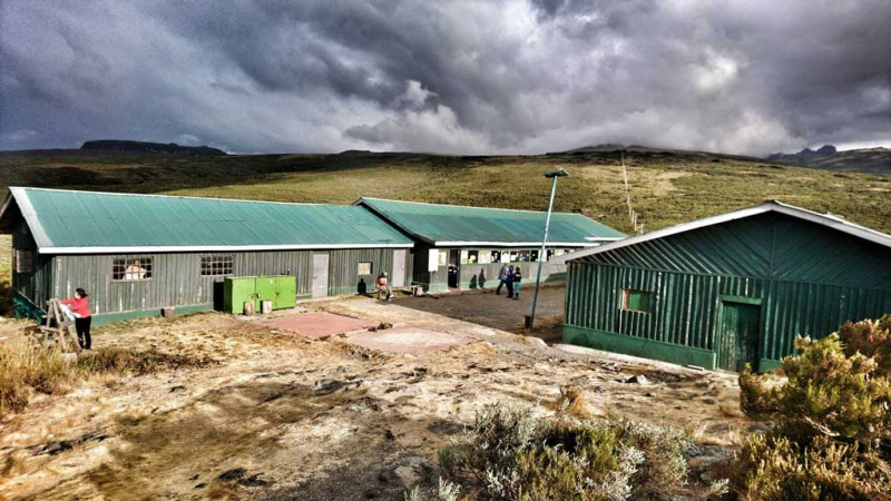 Mount Kenya via Sirimon Route (2/5) | Old Moses Camp (3.340 m) – Shipton’s Camp (4.200 m)