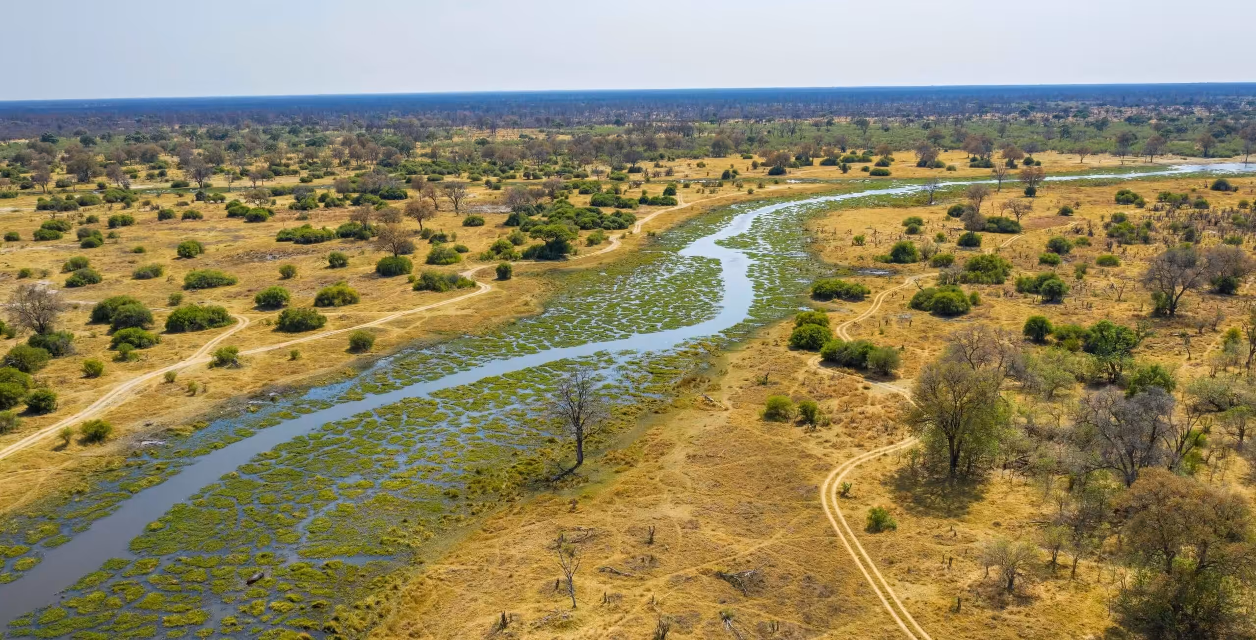 Fly fra Savuti Marsh til Khwai Community Concession