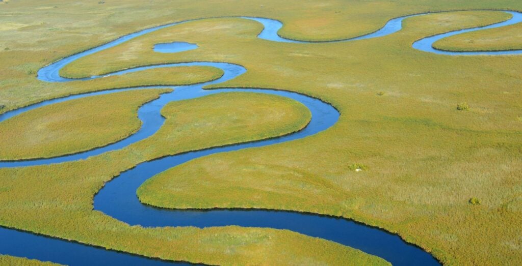 Okavango-deltaets snoede floder set fra oven.